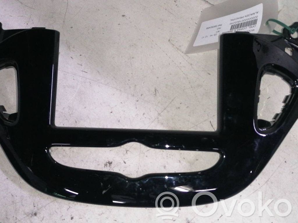 Opel Corsa E Verkleidung Heckklappe 