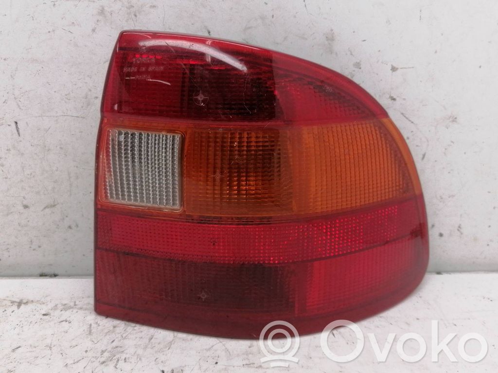 Opel Astra F Aizmugurējais lukturis virsbūvē 