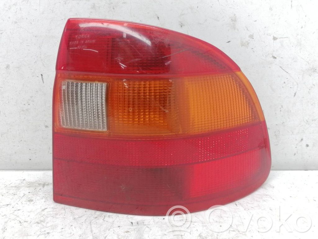 Opel Astra F Aizmugurējais lukturis virsbūvē 