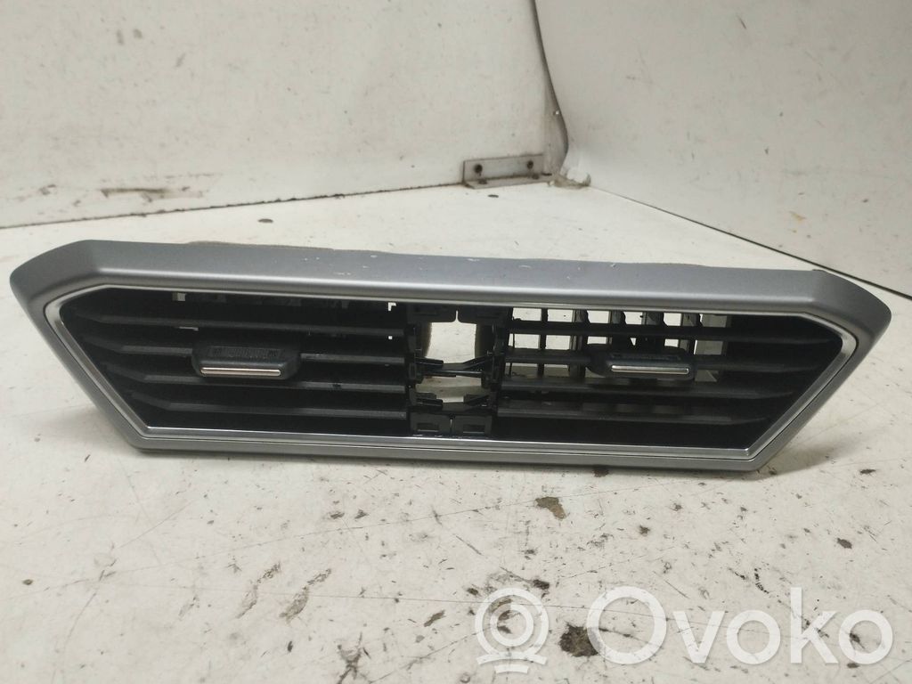 Seat Leon (5F) Kojelaudan tuuletussuuttimen suojalista 