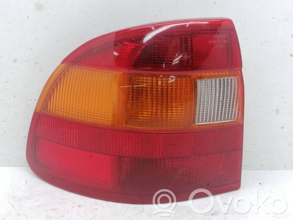 Opel Astra F Aizmugurējais lukturis virsbūvē 