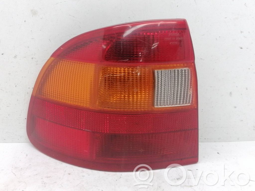 Opel Astra F Aizmugurējais lukturis virsbūvē 