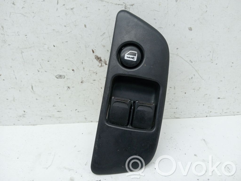 Suzuki Ignis Electric window control switch 