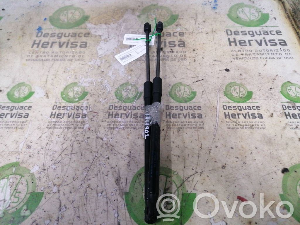 Volkswagen Scirocco Tailgate/trunk/boot lid buffer 