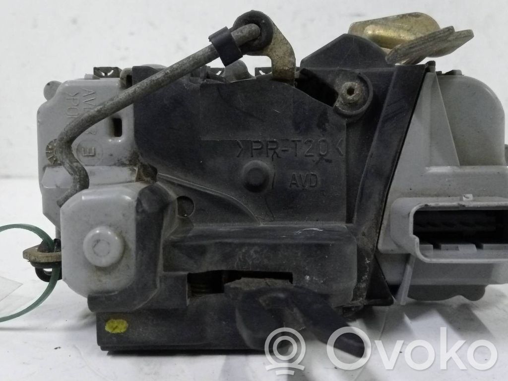 Priekšpusē slēdzene   1CONECTOR6PINES
