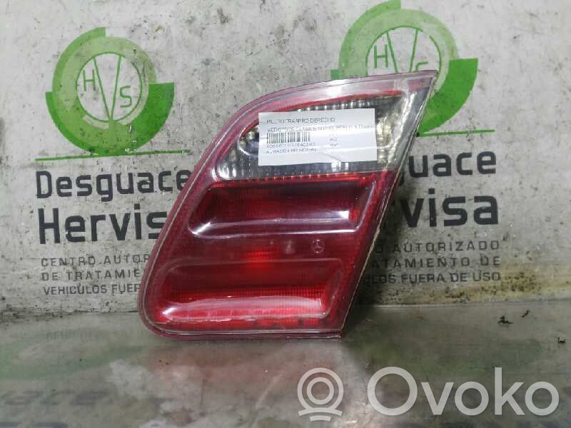 Mercedes-Benz E W124 Задний фонарь в крышке 