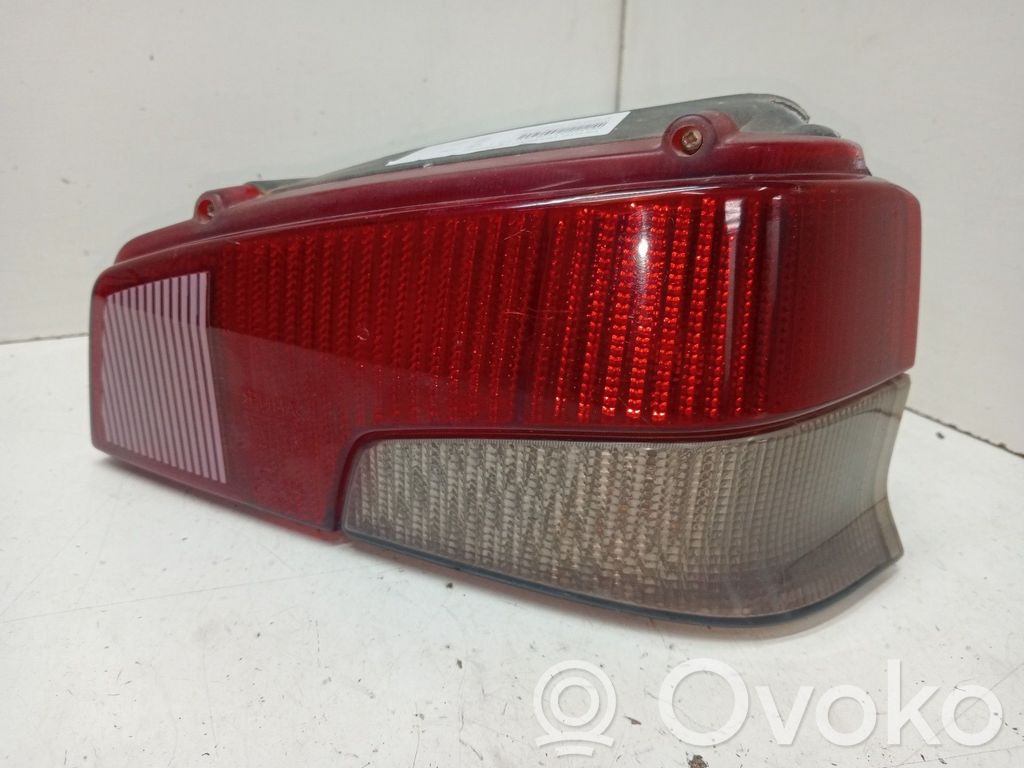 Peugeot 106 Aizmugurējais lukturis virsbūvē 