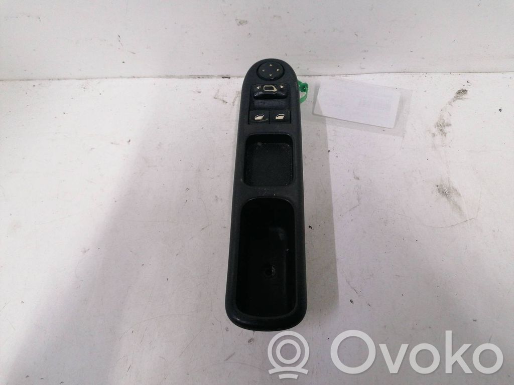 Peugeot 307 Electric window control switch 