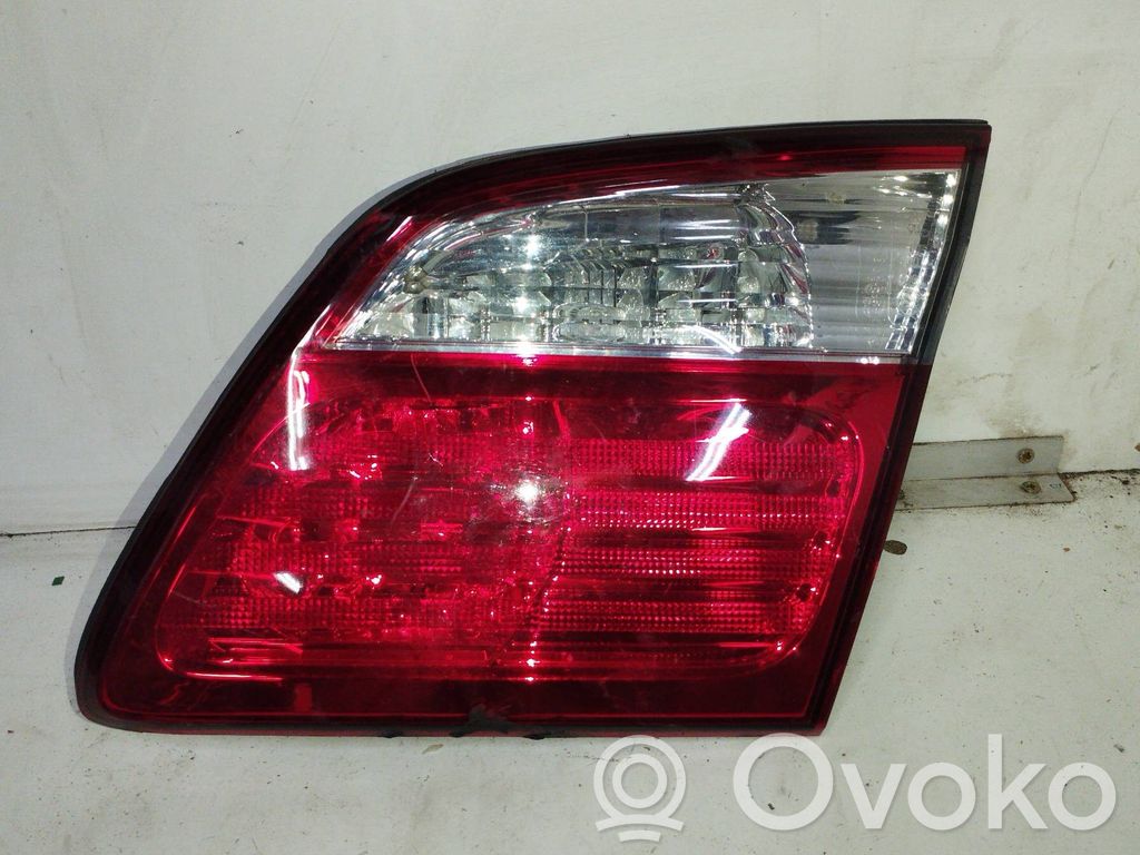Nissan Maxima Feux arrière sur hayon