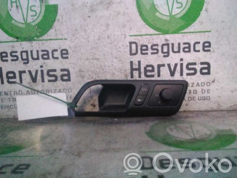 Volkswagen Polo IV 9N3 Przycisk regulacji lusterek bocznych 