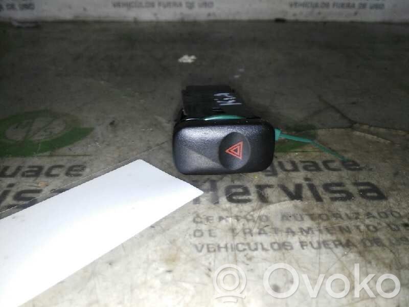 KIA Carnival Botón interruptor de luz de peligro 