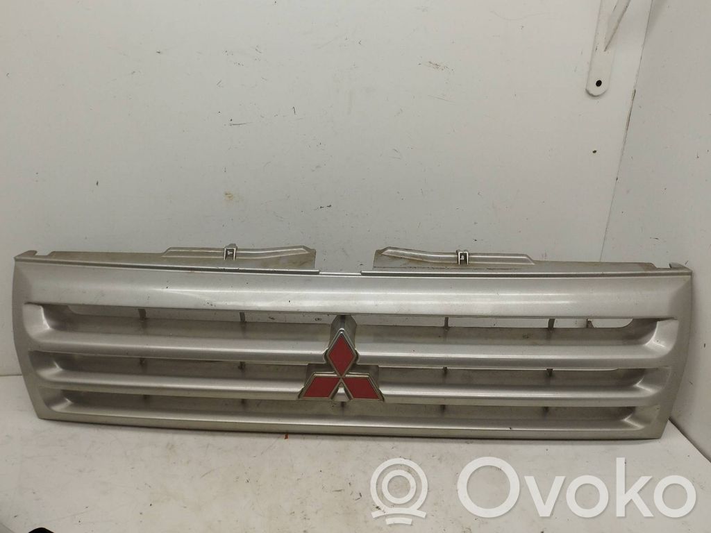 Mitsubishi Montero Rejilla delantera 