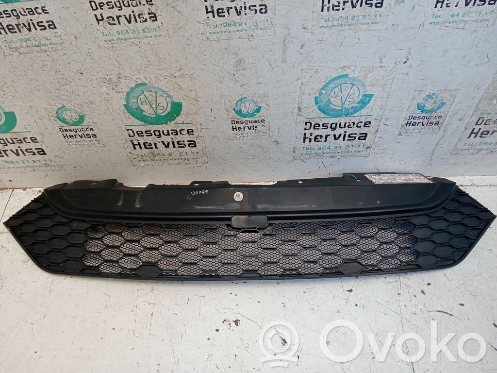 Iveco Daily 6th gen Rejilla delantera 