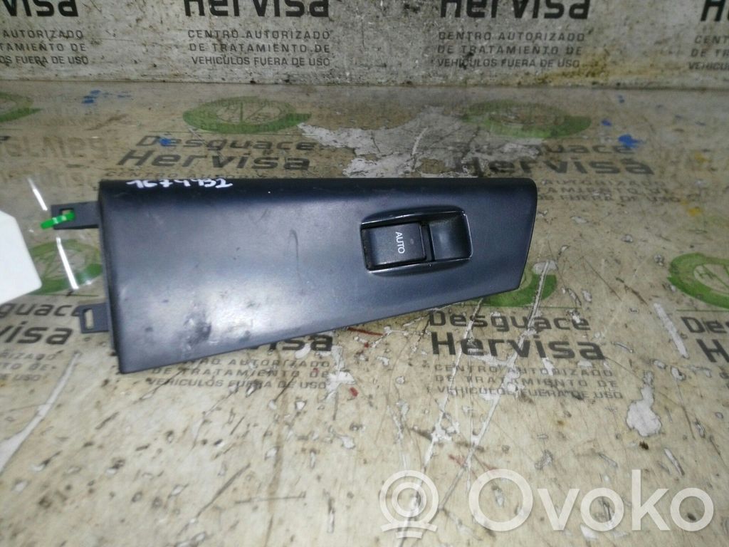 Toyota Corolla E120 E130 Przyciski szyb 