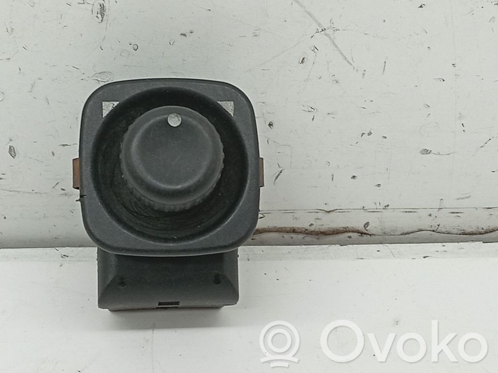 Wing mirror switch   86AG17B676AA