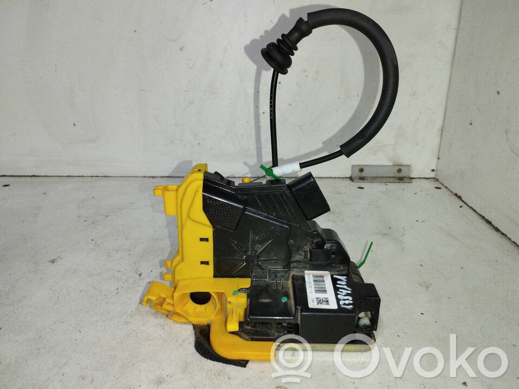 Cerradura de puerta delantera   81320A2110