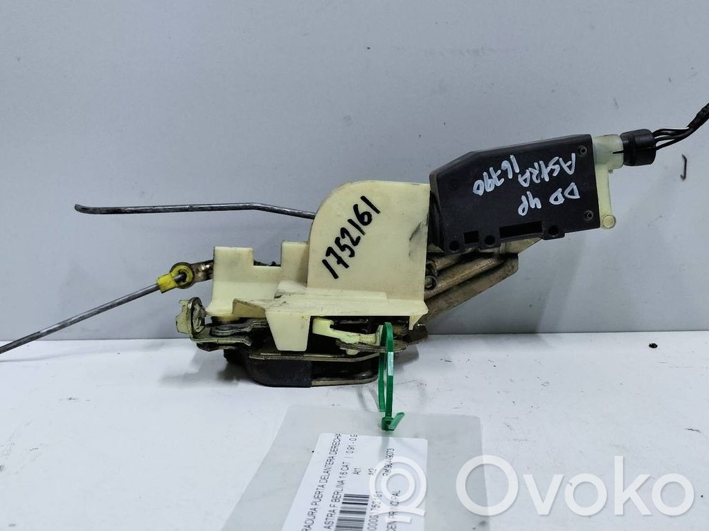 Opel Astra F Zamek drzwi przednich