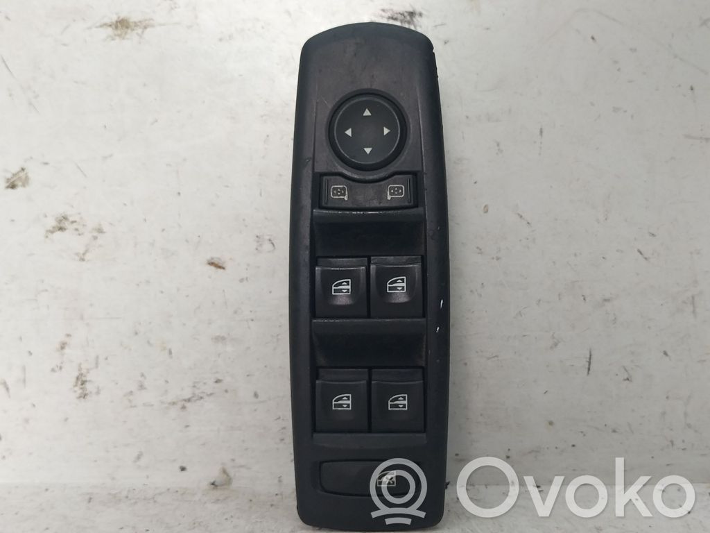 Renault Megane III Interruptor del elevalunas eléctrico 