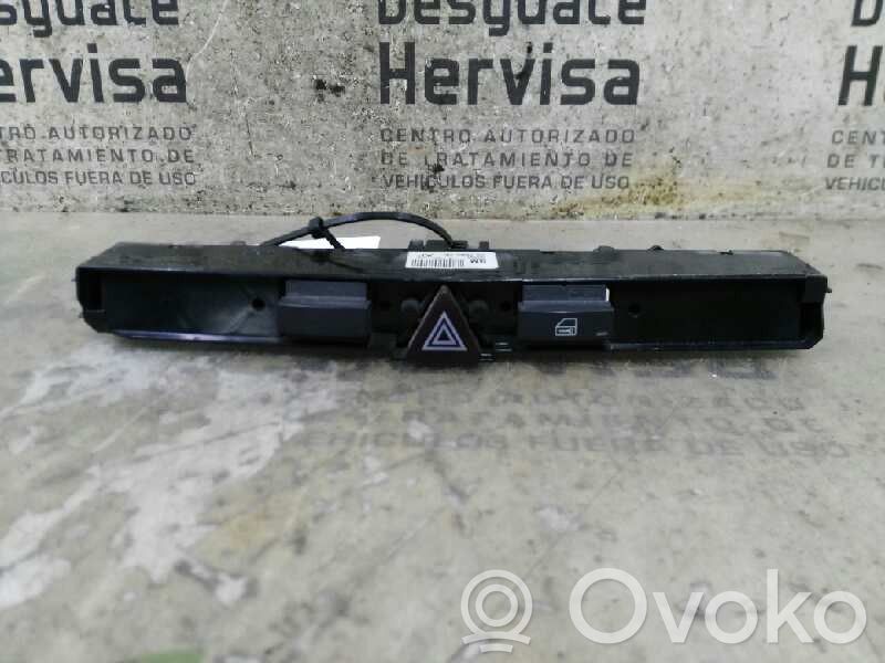 Opel Zafira B Hätävilkkujen kytkin