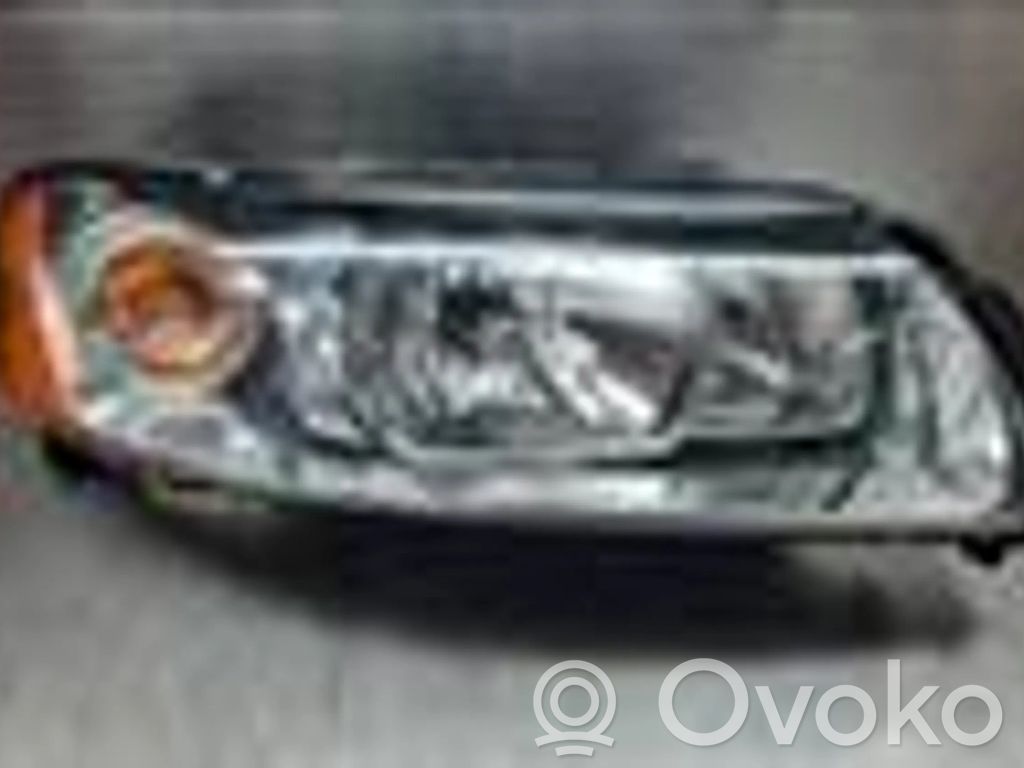 Volvo V70 Lampa przednia 