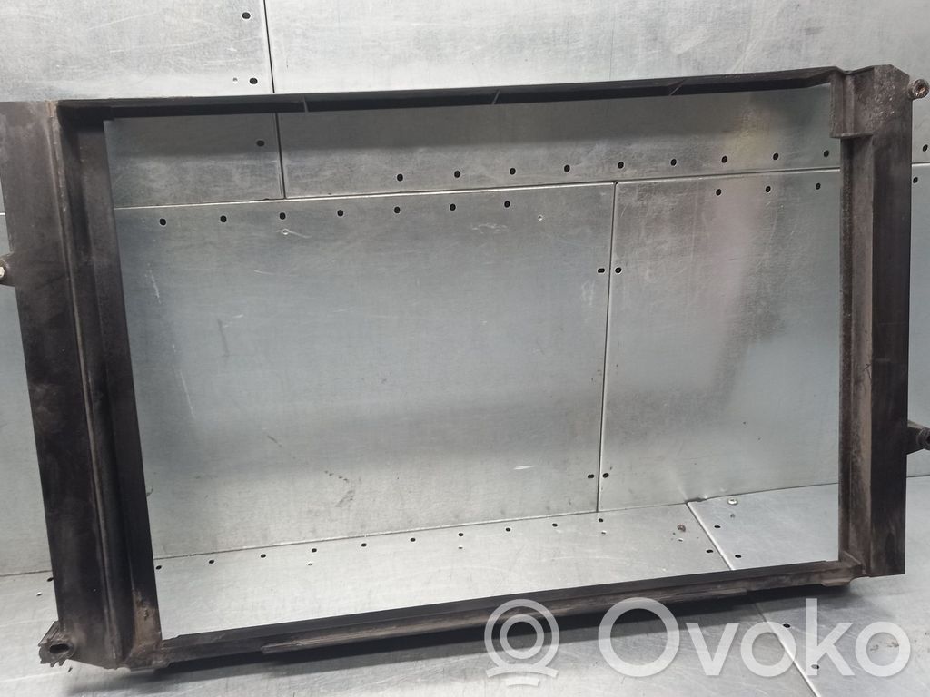 Volvo V70 Engine splash shield/under tray 