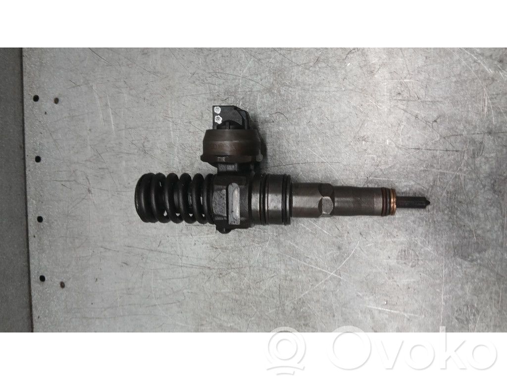 Volkswagen PASSAT B5.5 Wtryskiwacz paliwa 