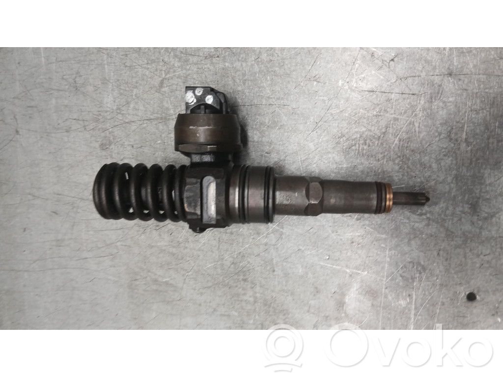 Volkswagen PASSAT B5.5 Wtryskiwacz paliwa 