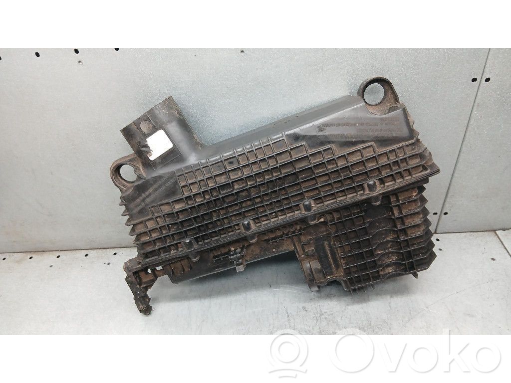 Renault Clio III Air filter box 
