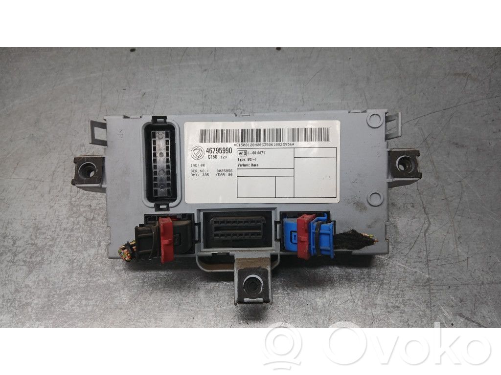 Fiat Punto (188) Juego de caja de fusibles 