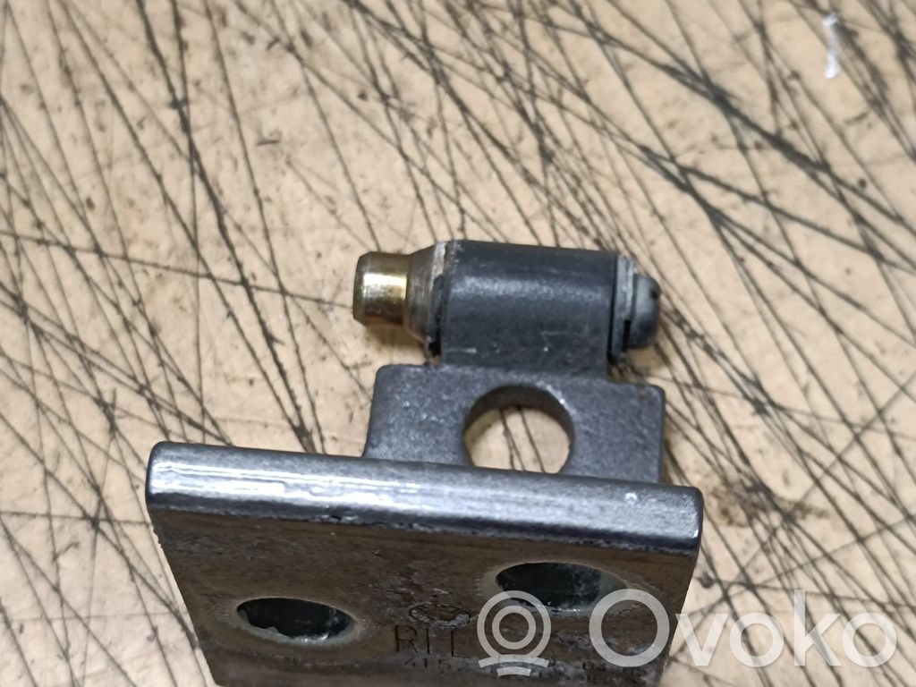 Front door upper hinge   415282651699,41528265169,8265169