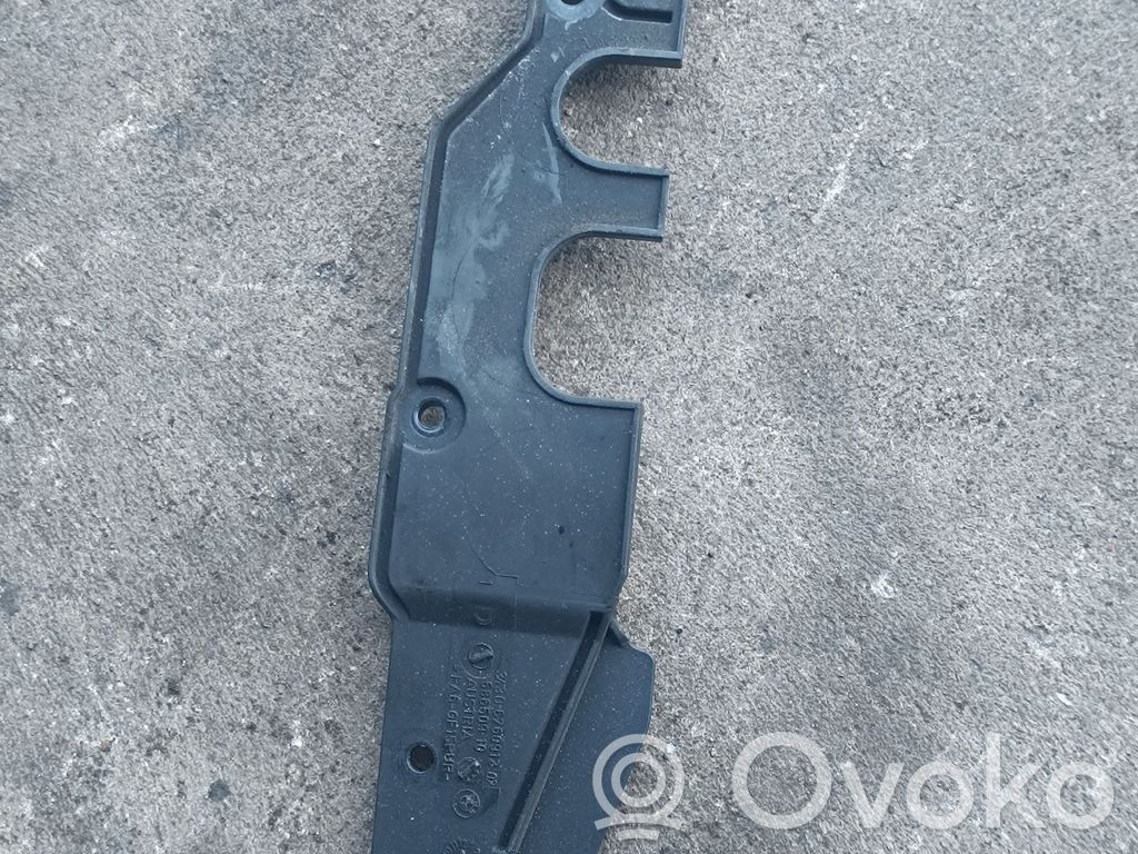 BMW 5 E60 E61 Muu moottoritilan osa 