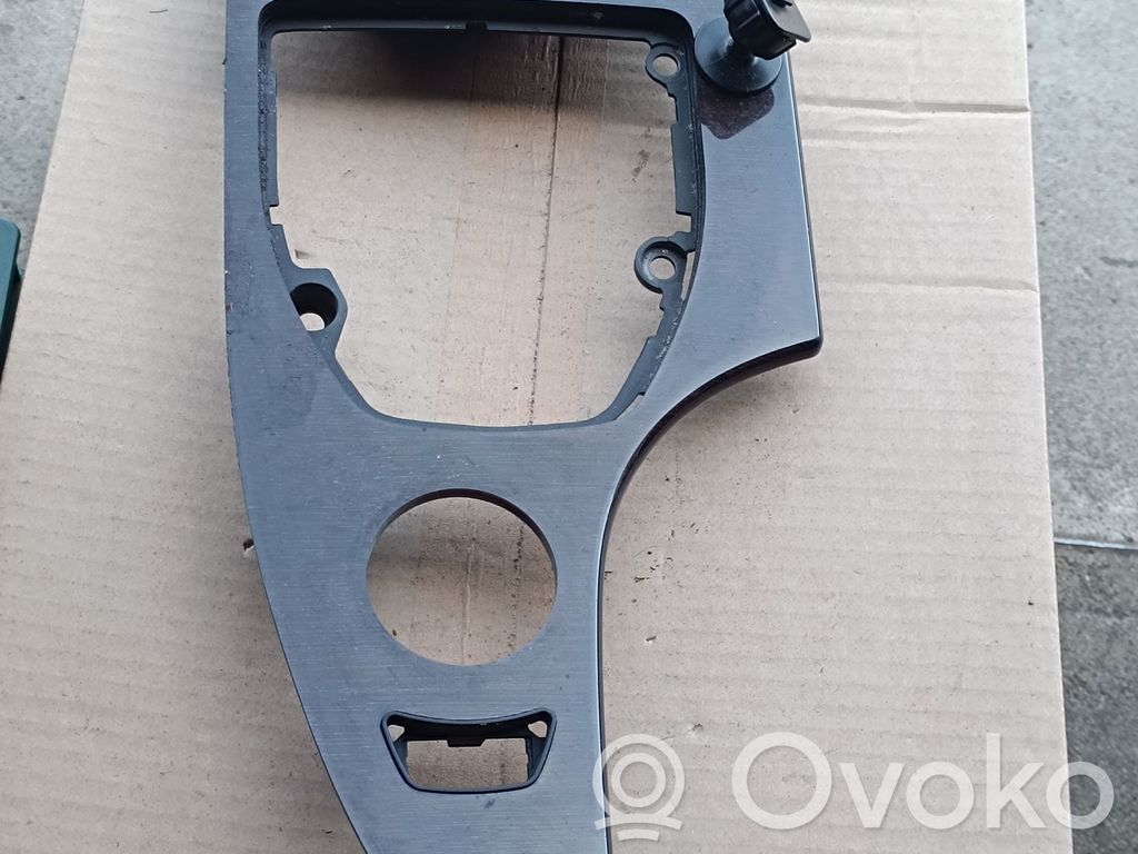 BMW 5 E60 E61 Pavarų perjungimo svirties apdaila (plastikinė) 