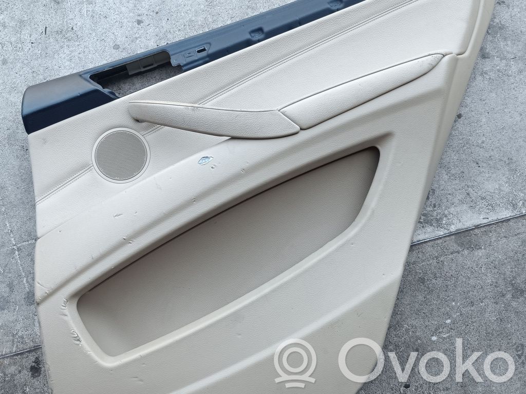 Apšuvums aizmugurējām durvīm   70W4012