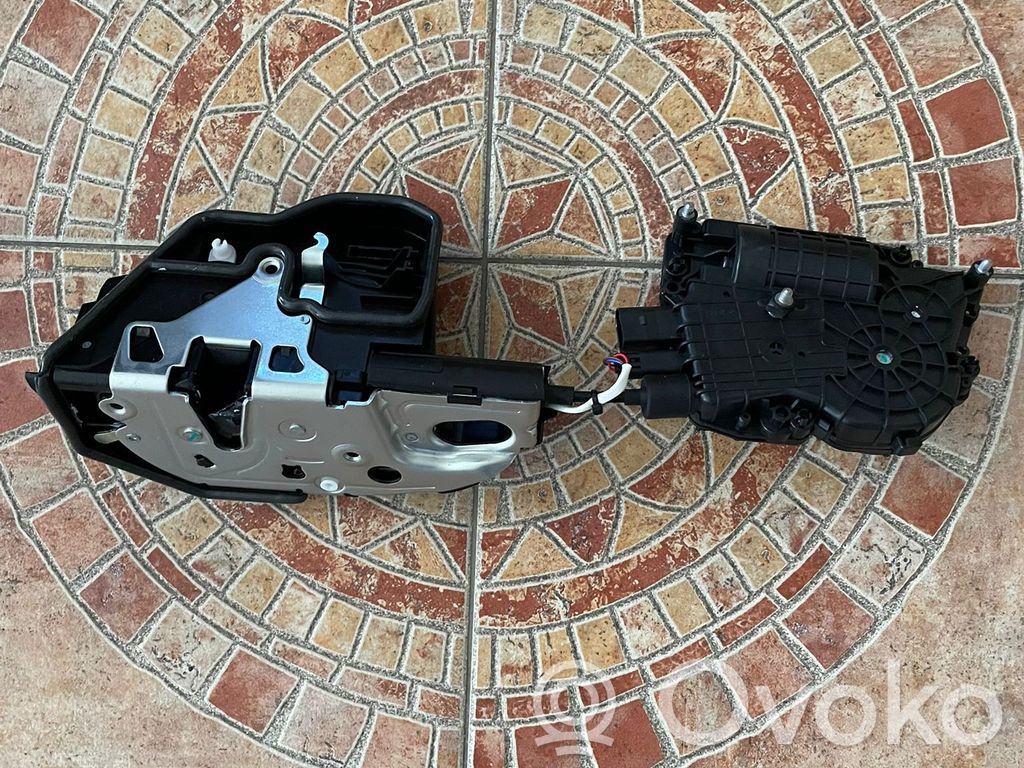 BMW X5 E70 Priekšpusē slēdzene 