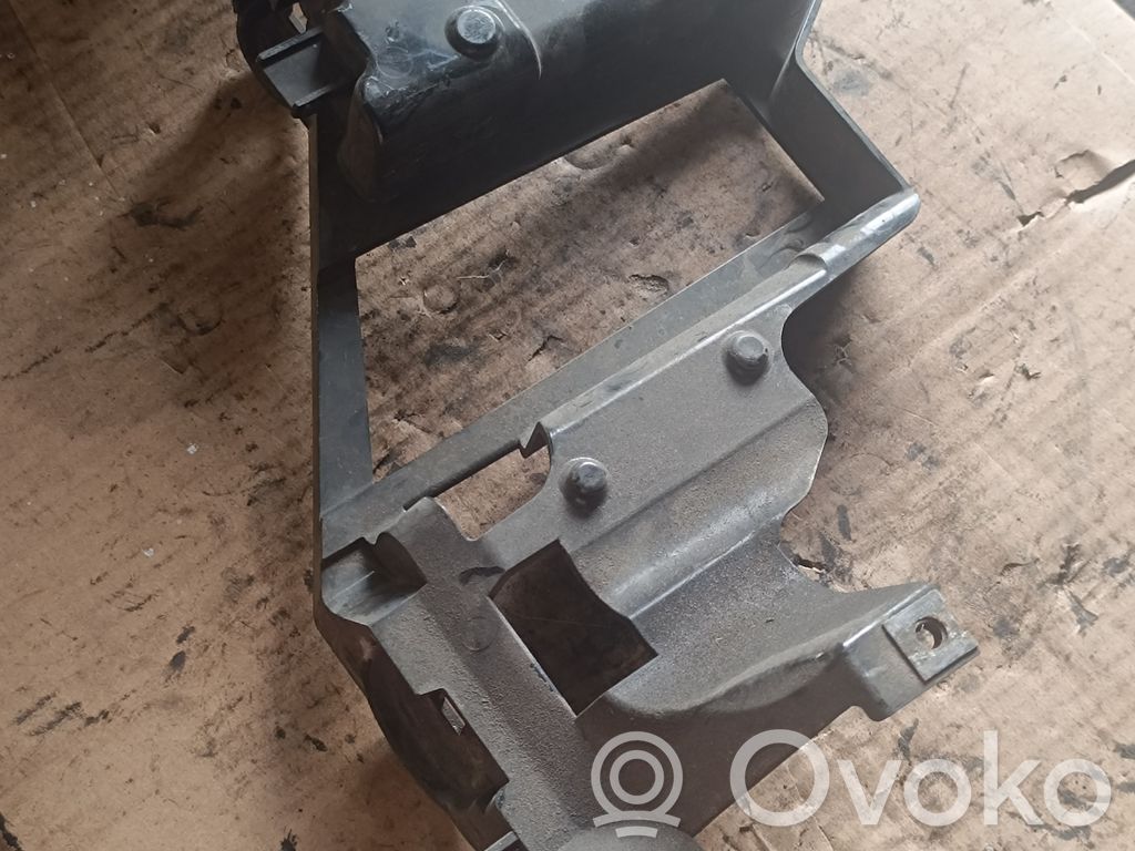 Halterung Scheinwerfer   224568