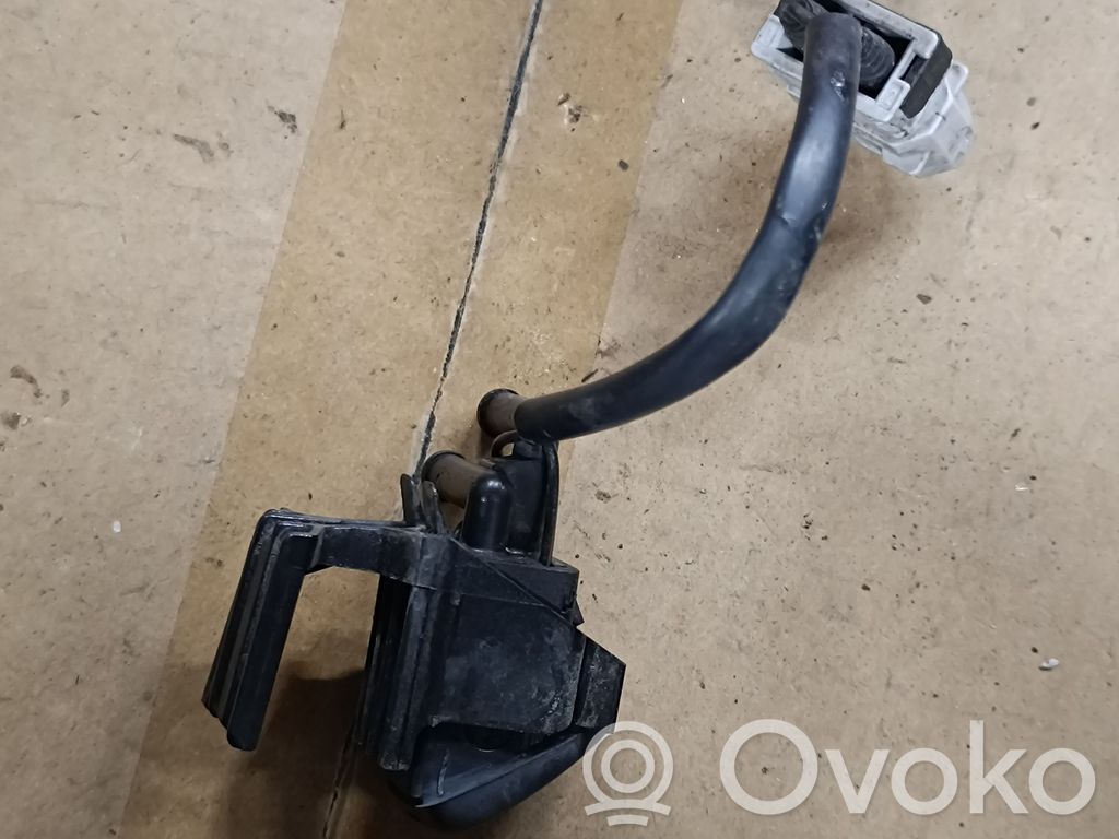 BMW 7 E32 Windshield washer spray nozzle 