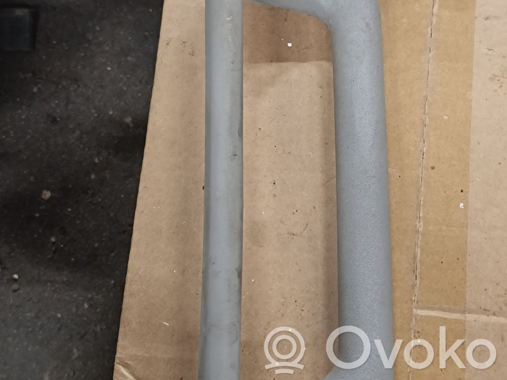 BMW 7 E32 Rankenėlė priekinė 