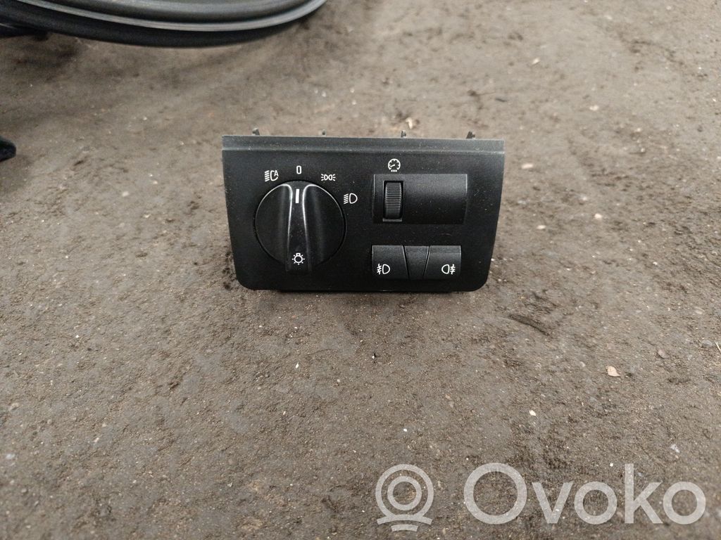 Light switch   6909775,037045061,692509