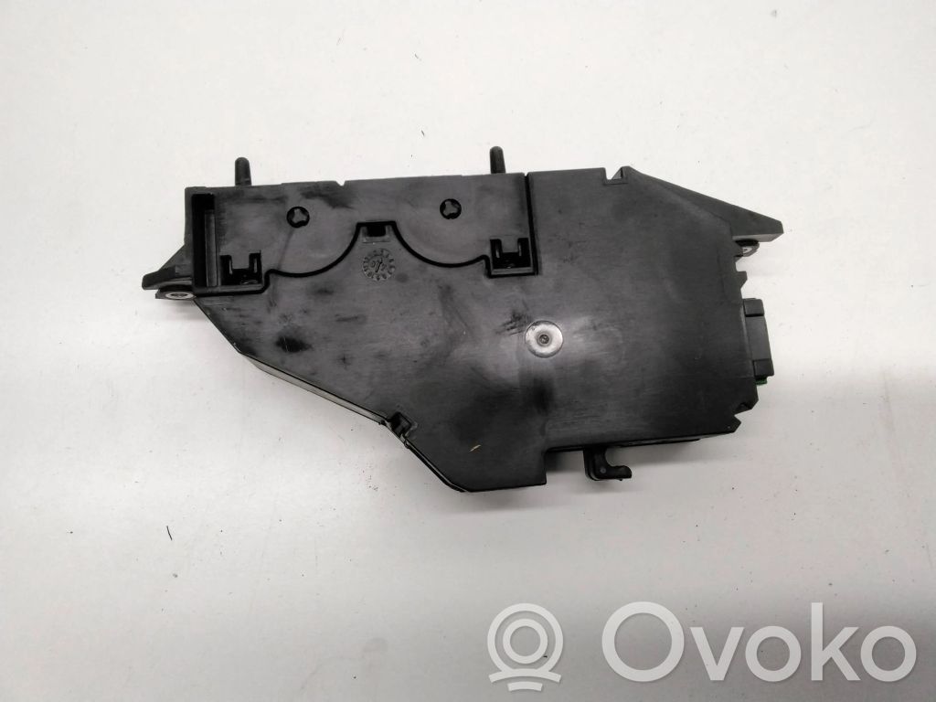 BMW X5 E70 Glove box lock 