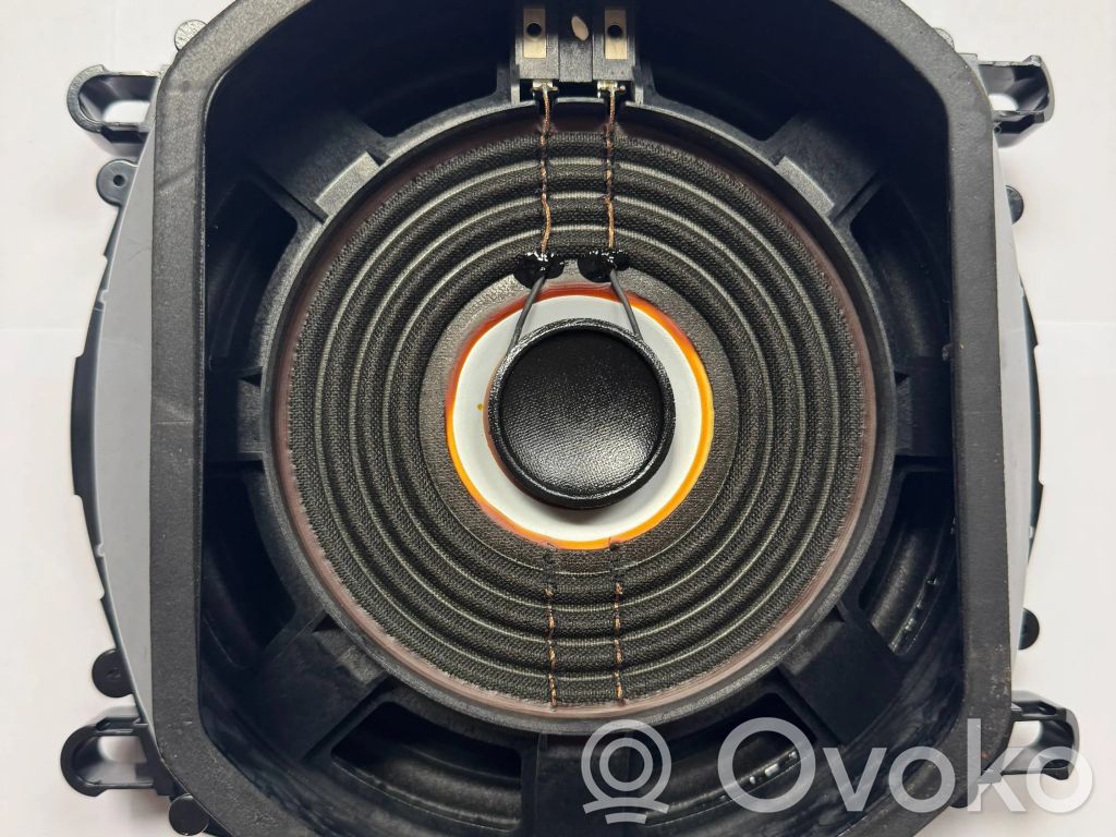 BMW X5 E70 Subwoofer 