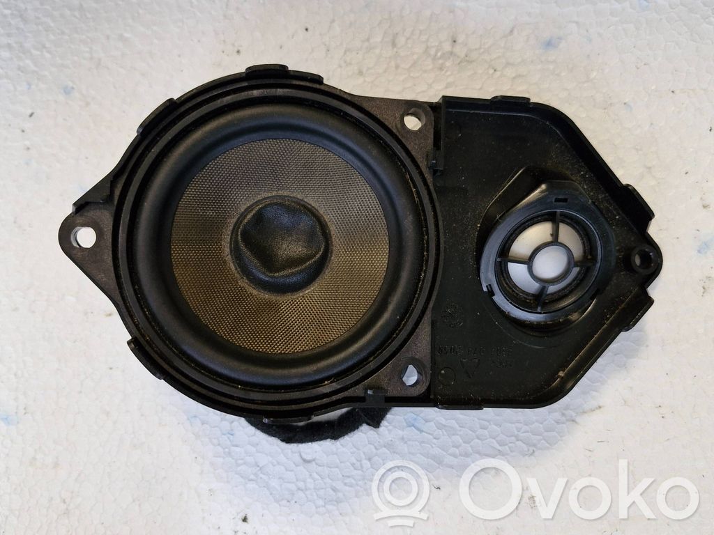 BMW X5 E70 Garsiakalbis panelėje 