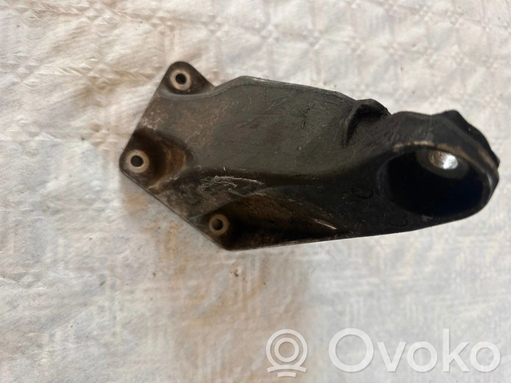 Engine mounting bracket   22116760310