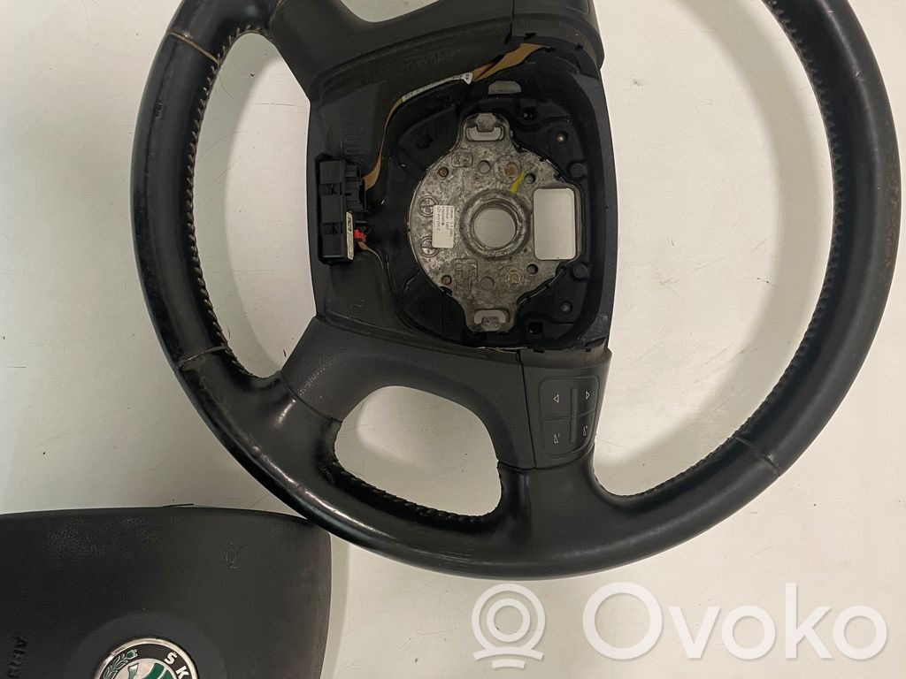 Skoda Octavia Mk2 (1Z) Ohjauspyörä 