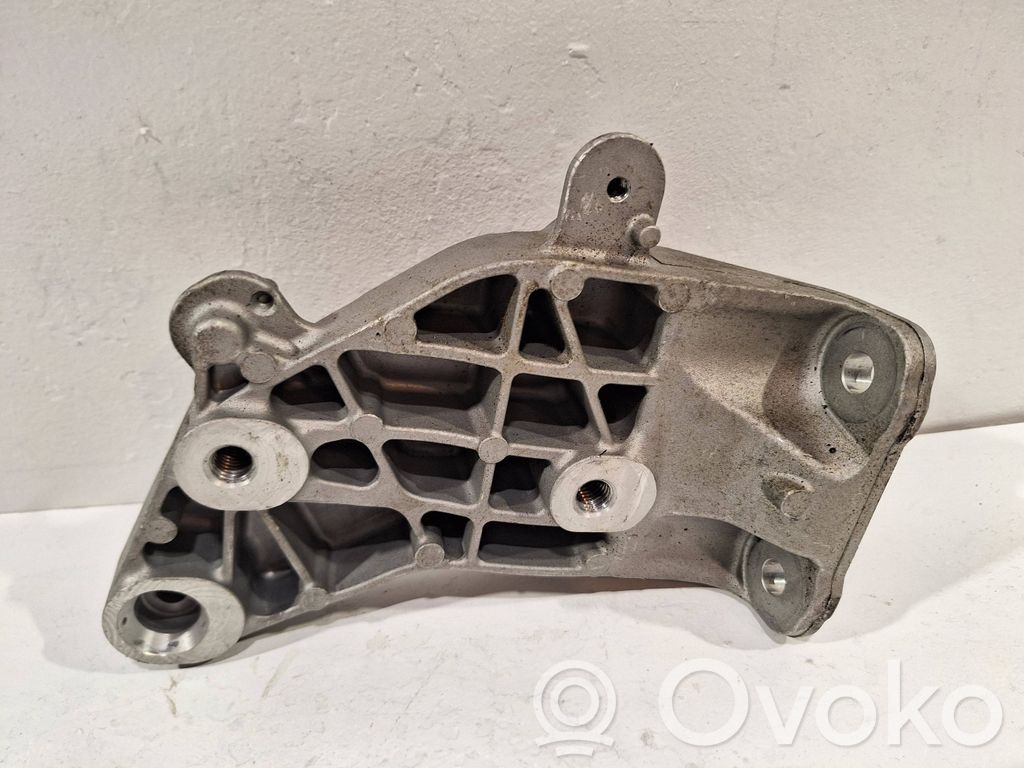 Renault Zoe Engine mounting bracket 