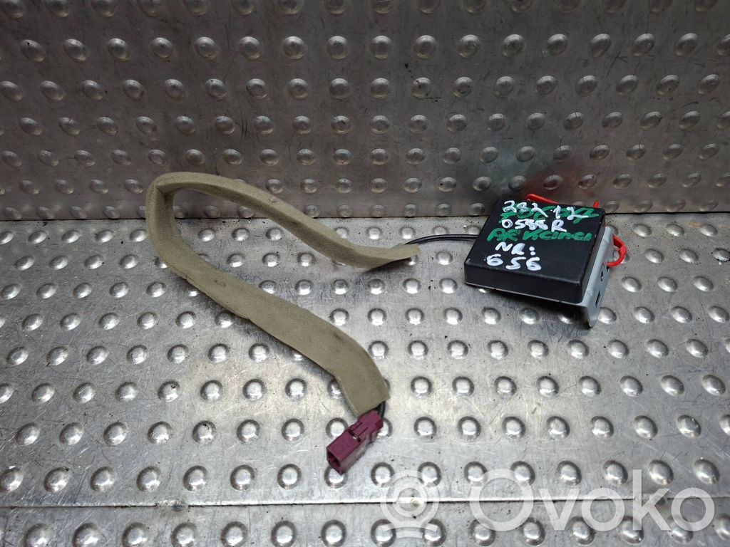 Renault Captur II Aerial GPS antenna 