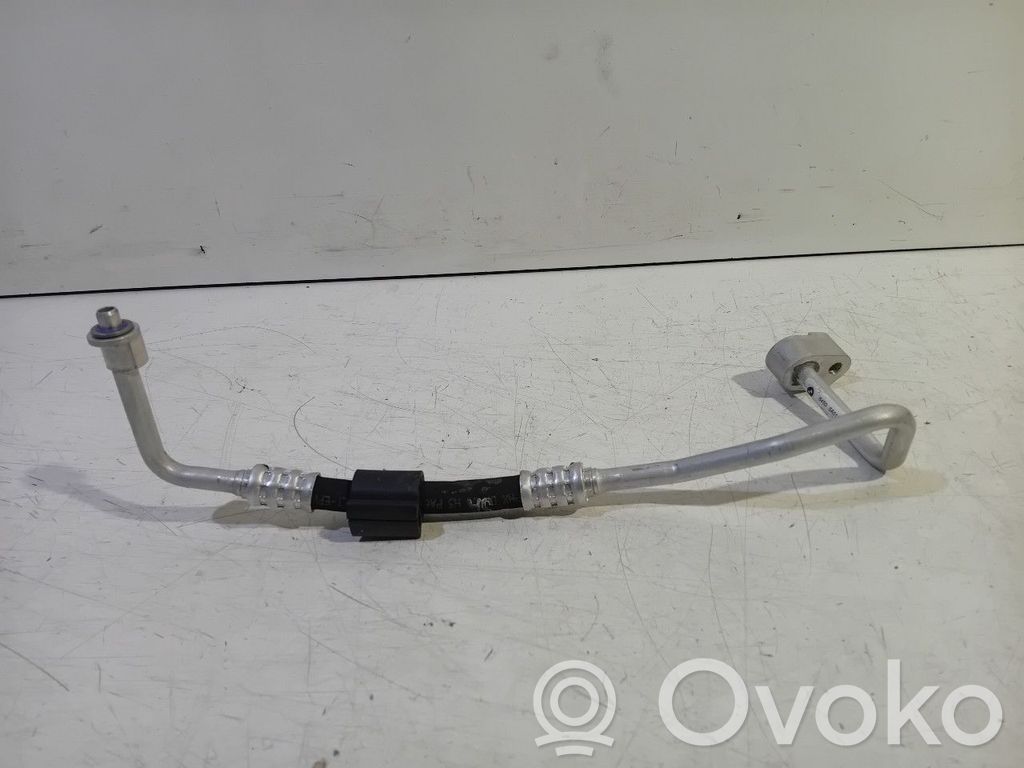 BMW iX Ilmastointilaitteen putki (A/C) 