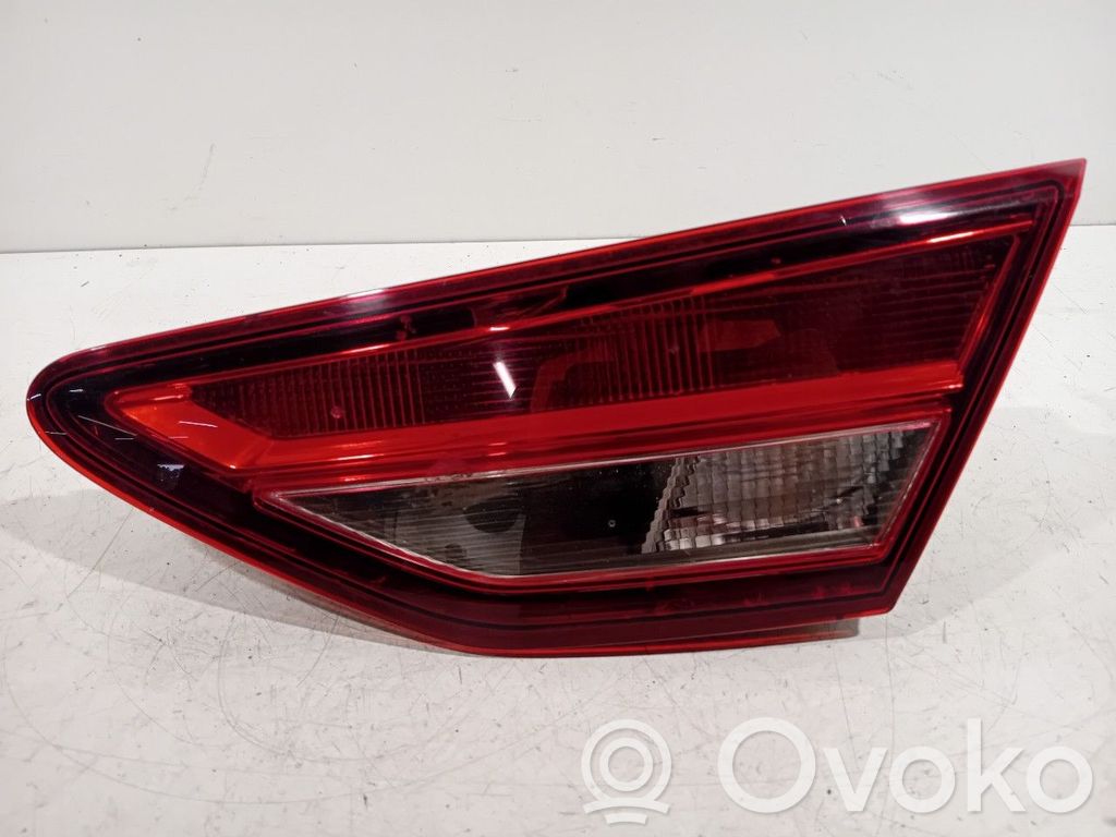Seat Leon (5F) Galinis žibintas dangtyje 