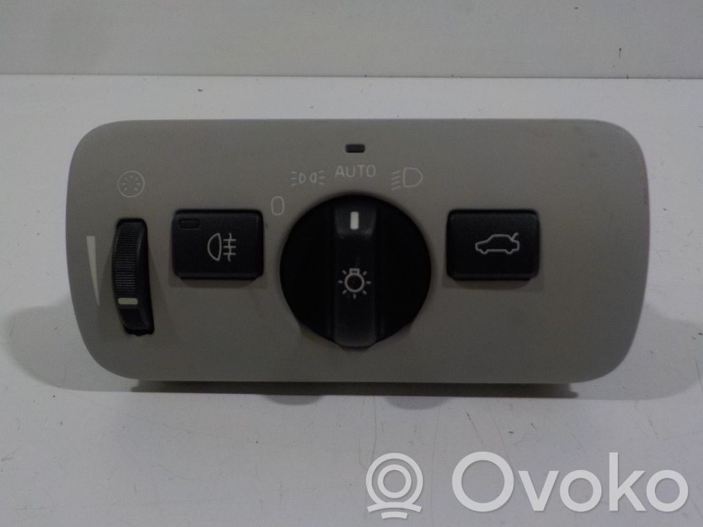 Light switch   30739426