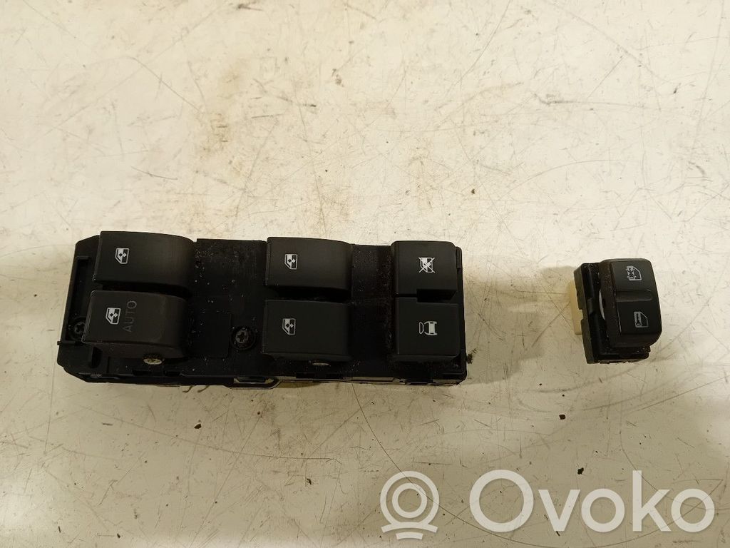 Chevrolet Captiva Electric window control switch 