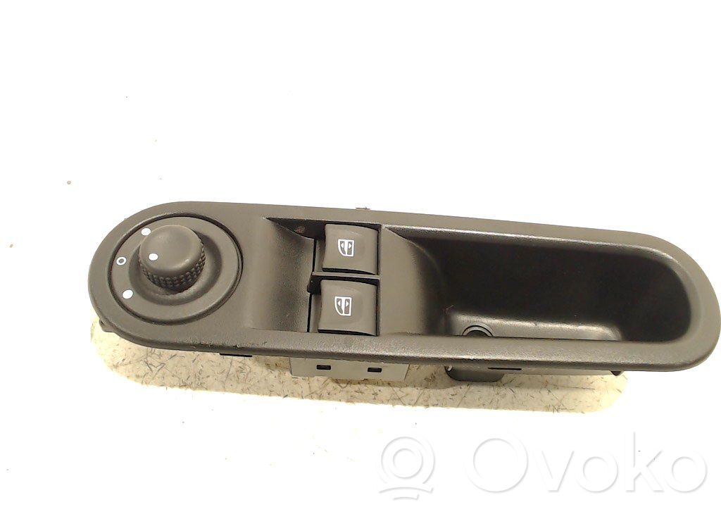Renault Twingo III Electric window control switch 